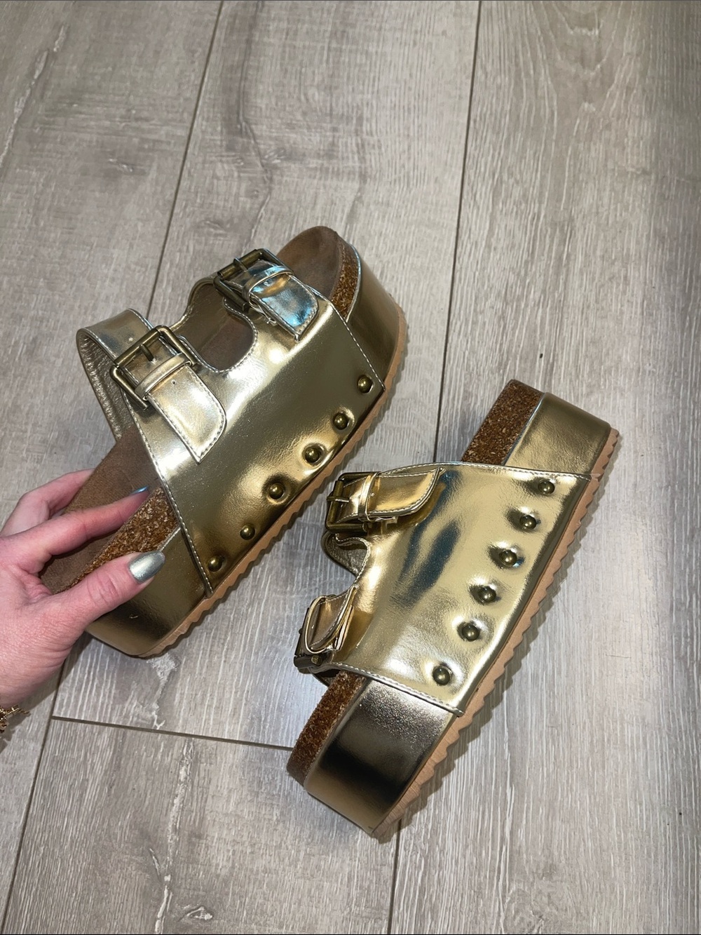 ✨💛Gold platform sandals size 6-never worn!💛✨ - Picture 4 of 8